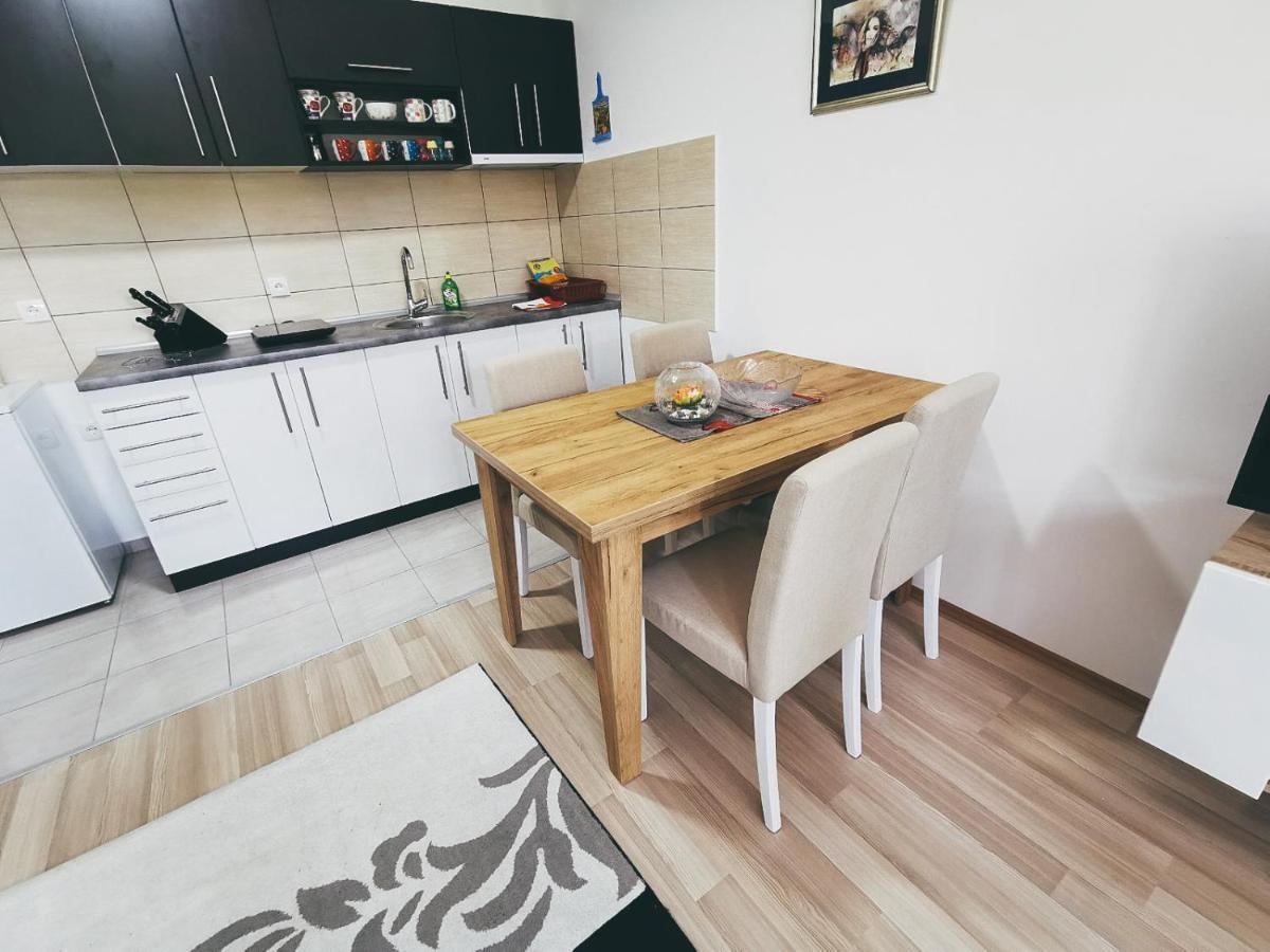 Cozy Corner Apartments - Free Parking & Wi-Fi Ćuprija 외부 사진