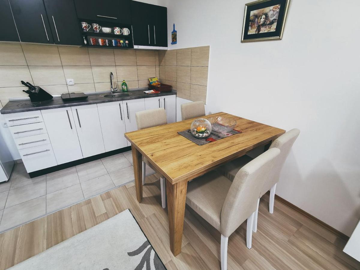 Cozy Corner Apartments - Free Parking & Wi-Fi Ćuprija 외부 사진